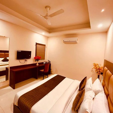 Hotel The Pacific Grand, Haridwār Esterno foto