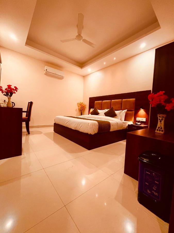 Hotel The Pacific Grand, Haridwār Esterno foto