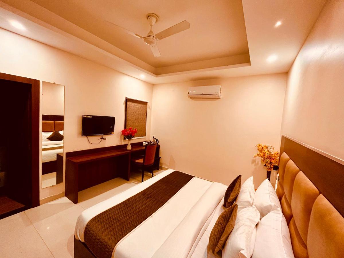 Hotel The Pacific Grand, Haridwār Esterno foto